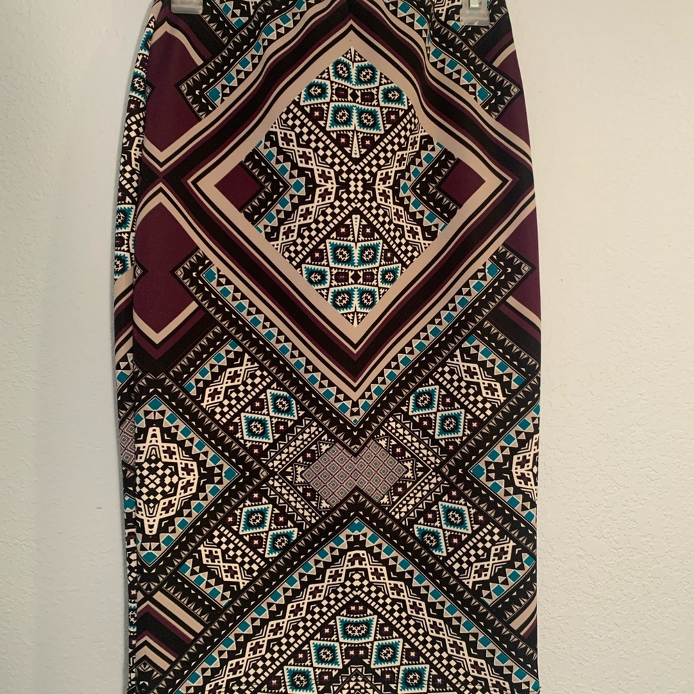 Patterned stretchy pencil skirt